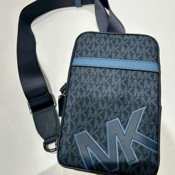Michael Kors Cooper Medium KORS Logo Sling Pack NWT blue logo/black - Picture 2 of 14